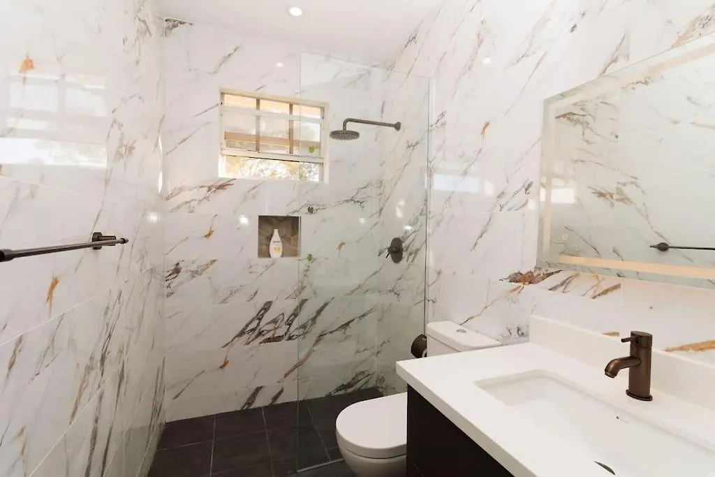 2 Bedroom Apartment At Maynards Saint Peter 0*,